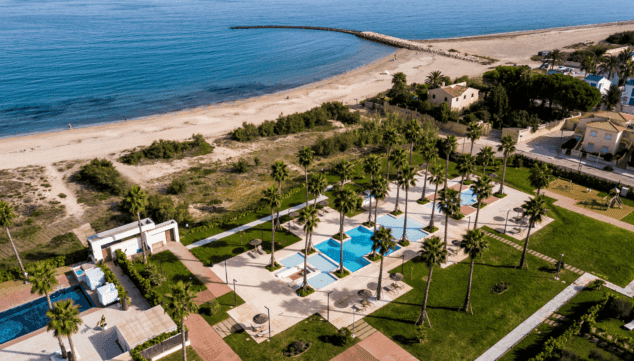 el lujoso apartamento en primera linea disponible en denia