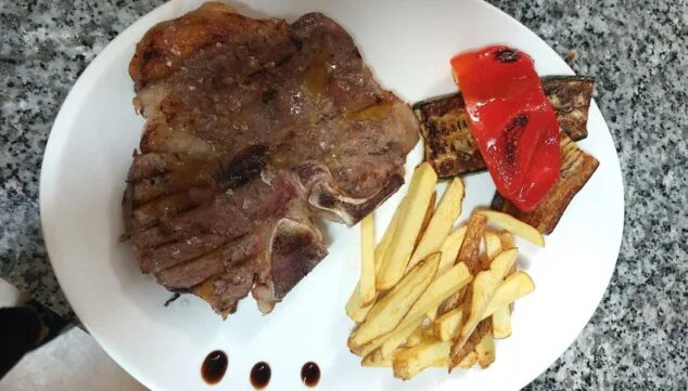 elige carne o pescado con tu menu en la flor de eli