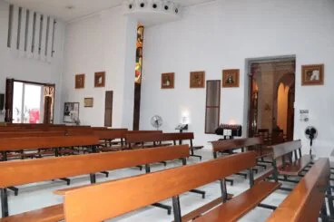 Entrada a la iglesia y a la capilla original
