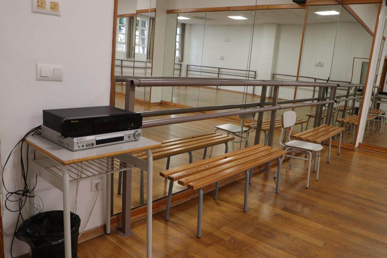 Equipo de música de la sala de ballet de Calp