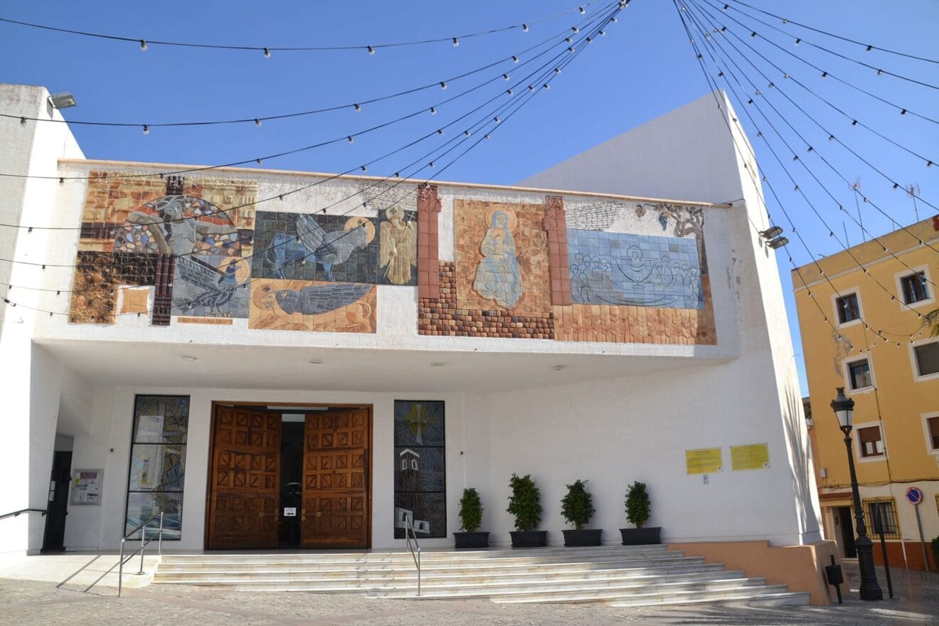 Fachada de la Iglesia Parroquial Nuestra Señora de las Nieves en Calp