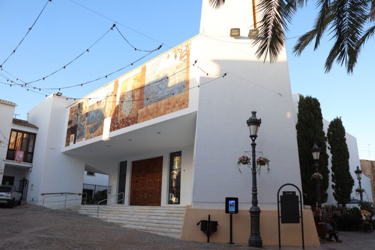 Iglesia ubicada en la plaça de la Villa de Calp