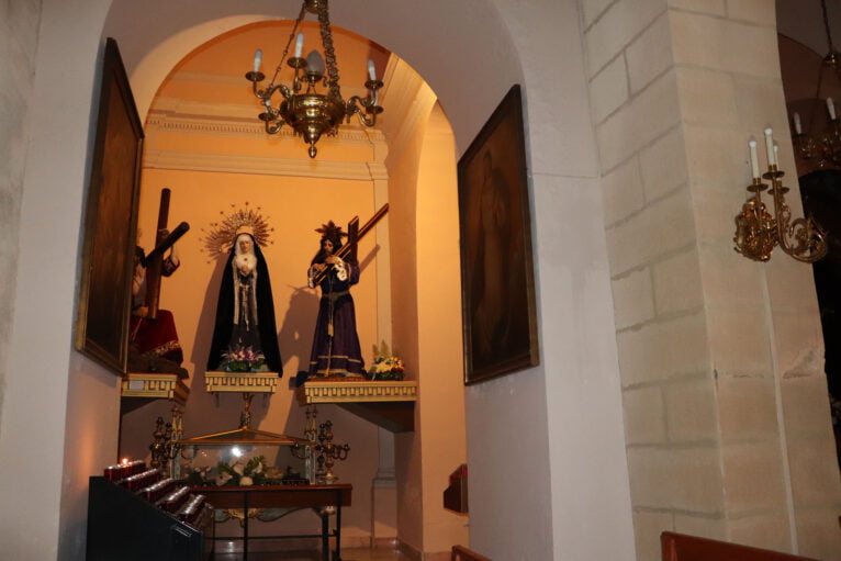 Imágenes expuestas en la Iglesia Antigua