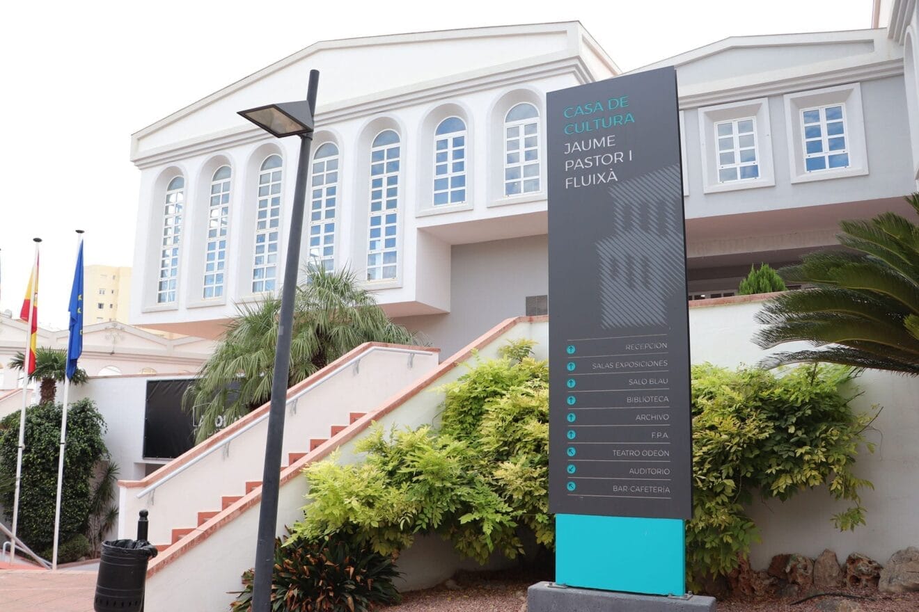 Indicación de las diversas instalaciones en la Casa de Cultura