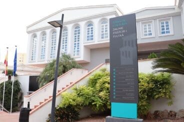 Indicación de las diversas instalaciones en la Casa de Cultura