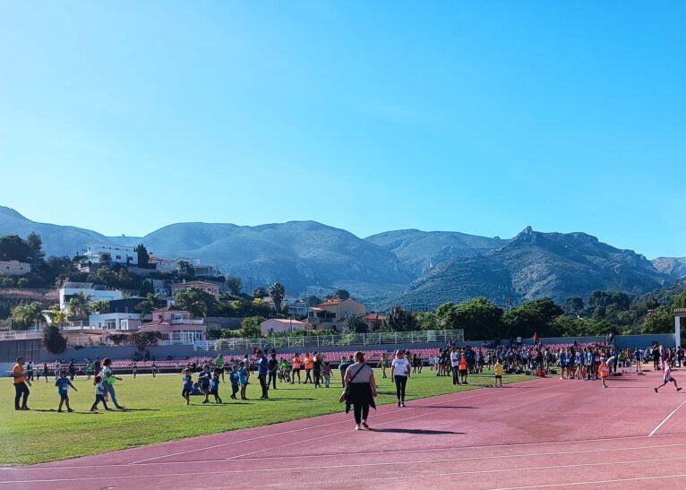Instalaciones del recinto deportivo del Pujol en Pego durante las jornadas de atletismo