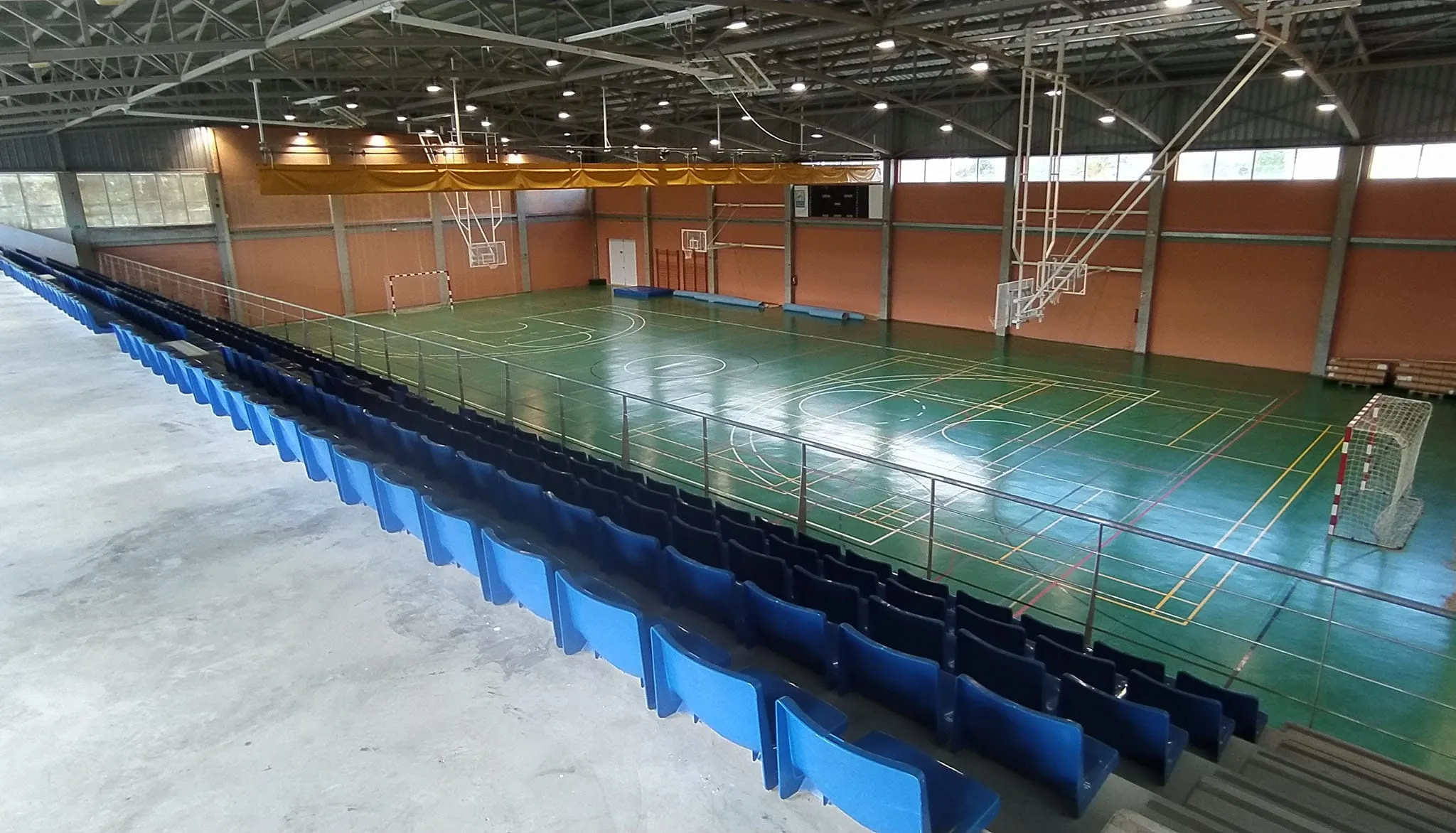 interior del pabellon de gata