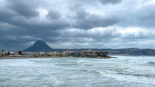 ¿Volverá pronto el frío a la Marina Alta? 1 Imagen: La costa de Xàbia desde el mirador de la punta del Arenal