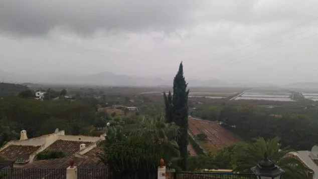 La tormenta se instala en la comarca: estos son los municipios que más lluvia acumulan 1 Imagen: Lluvia en la comarca desde Montepego