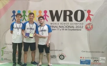 los tres jovenes en la final nacional en jaen previa a la wro