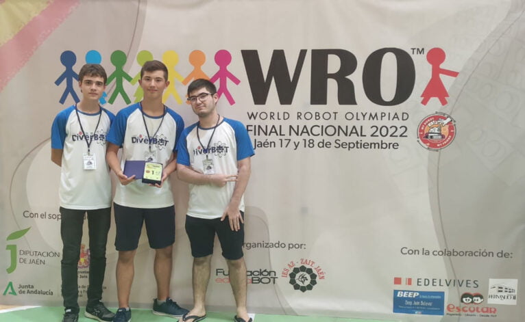 Los tres jóvenes en la Final Nacional en Jaén previa a la WRO