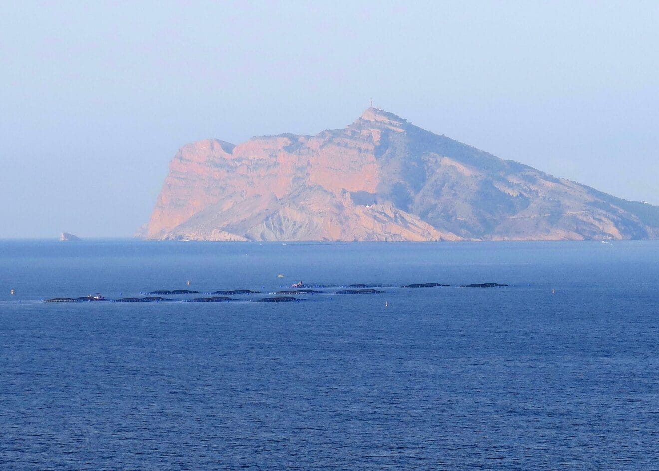 Piscifactoría actual en la costa de Calp