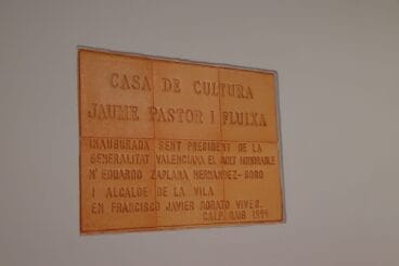 Placa de inauguración de la Casa de Cultura de Calp