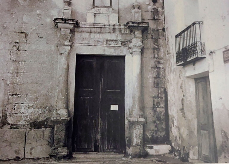 Puerta original de la Iglesia Antigua de Calp - Libro 'Calp blanc i negre'