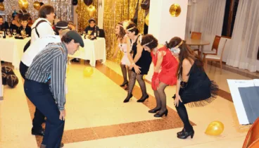 sientete en un autentico cabaret con estas fiestas tematizadas