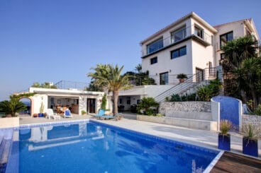 villa de lujo con vistas de ensueno situada en las rotas