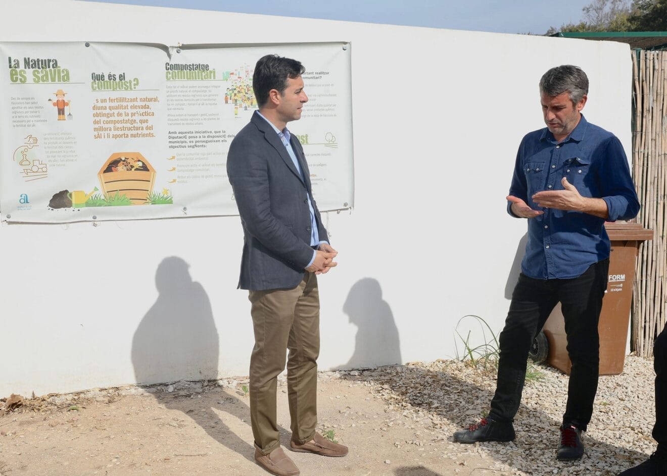Visita del diputado de Medio Ambiente y Energía en Gata