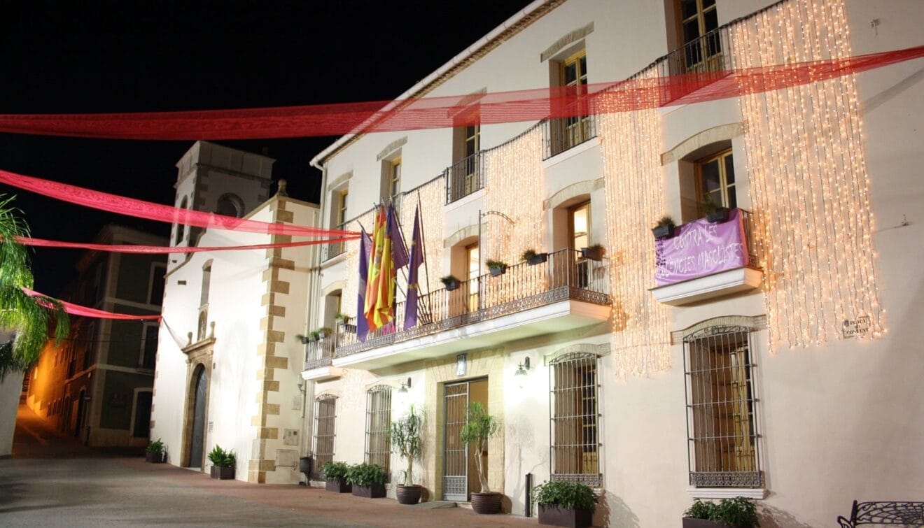 Ayuntamiento de Ondara decorado por Navidad