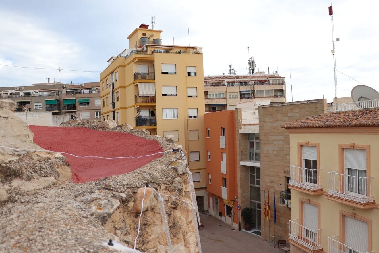 El Ayuntameinto de Calp visto desde la parte superior del Torreó de la Peça