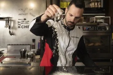 el chef de dexcaro carlos moreno