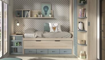 Habitación con cama nido en tonos pastel