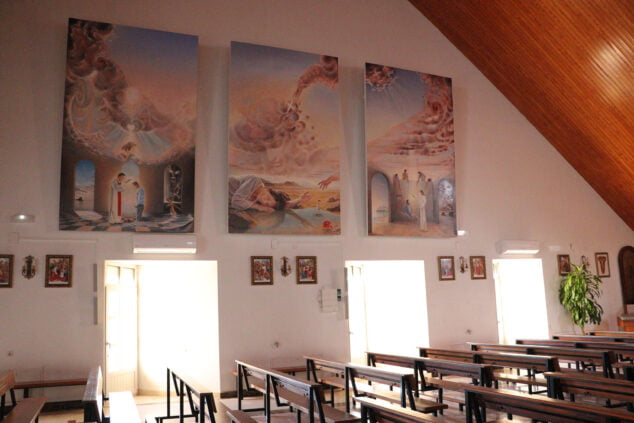 Imagen: Murales actuales en la parte izquierda del interior del templo