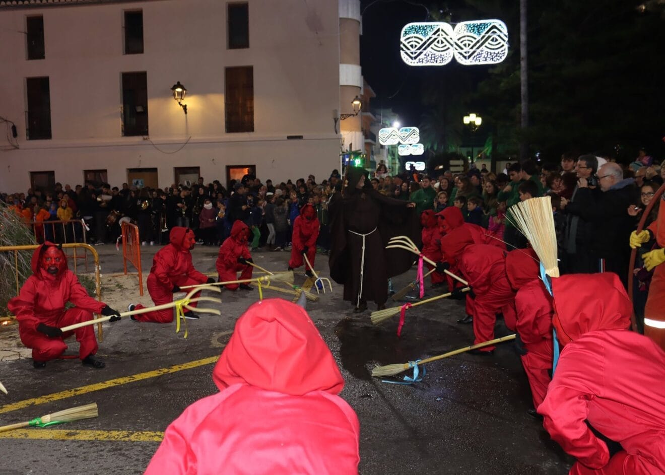 Ball de dimonis en la hoguera de Sant Antoni en 2020 - Ajuntament de Benissa