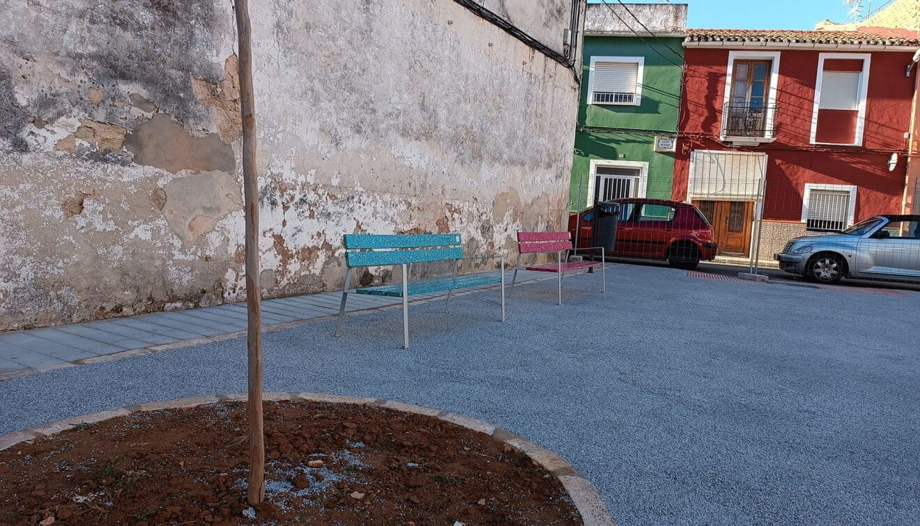 Bancos de Pego con tapones reciclados