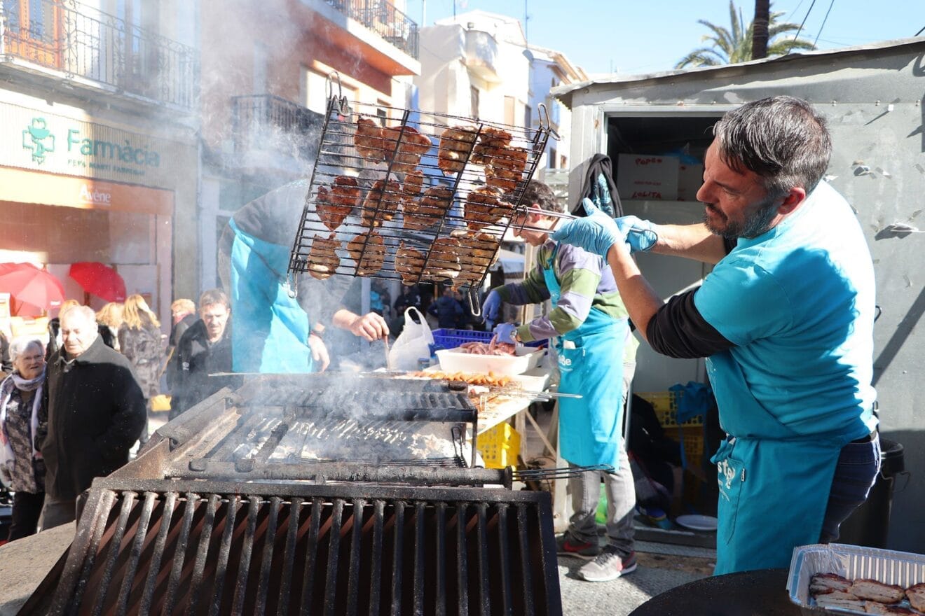 Barra de comida a precios populares de la feria benissera en 2023