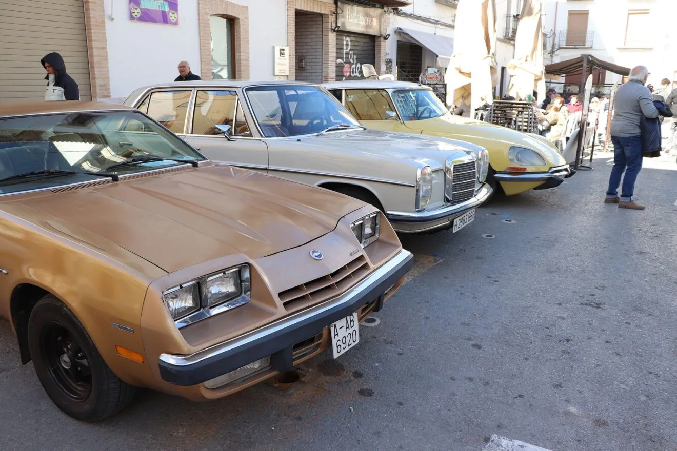 Coches antiguos en la Fira i Porrat de Benissa en 2023