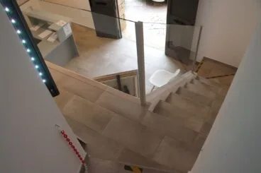 Escaleras de acceso a la terraza del Torreó de la Peça en el interior del Museo