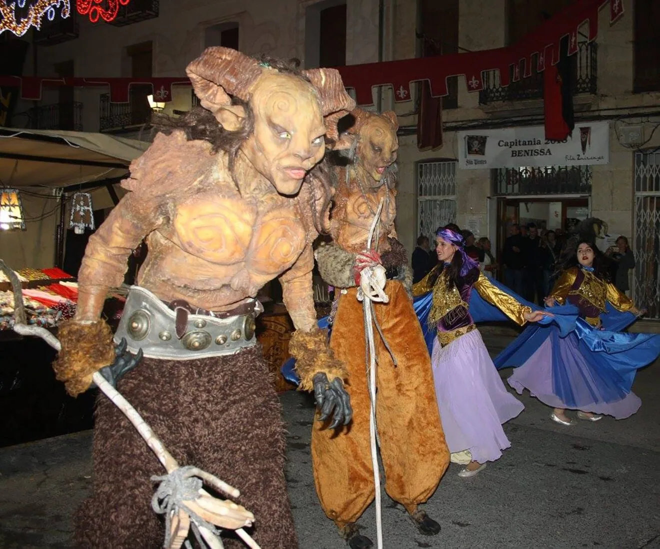 Espectáculo itinerante en Benissa de la feria medieval de 2018