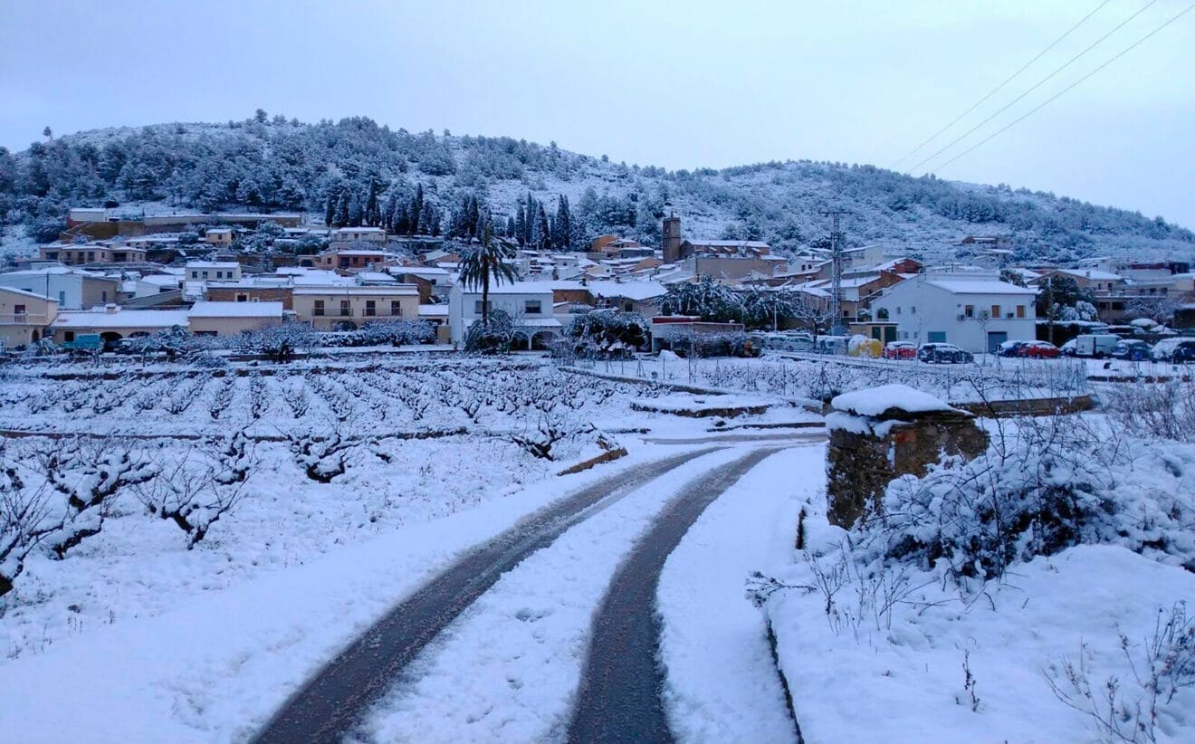 Estampa invernal en Llíber tras la nevada de 2017