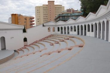Gradas en la zona derecha del teatro