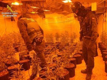 Guardia Civil durante la desmantelación en las urbanizaciones calpinas