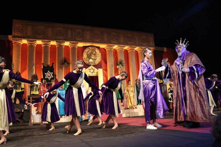 Herodes y su corte llegando a palacio del Misteri de Reis