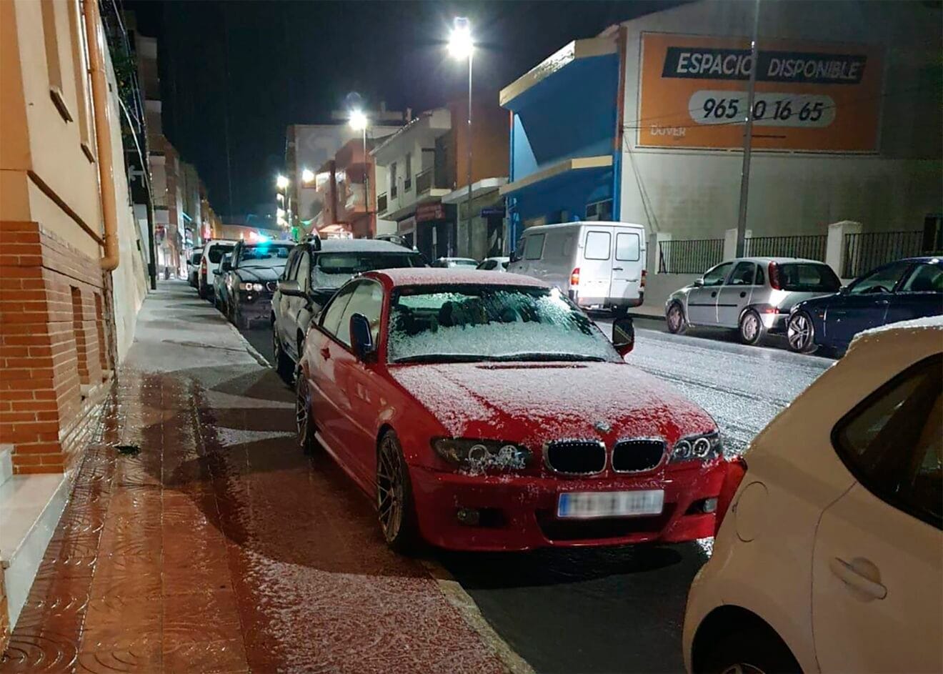 Las calles de Benitatxell tras el granizo esta mañana