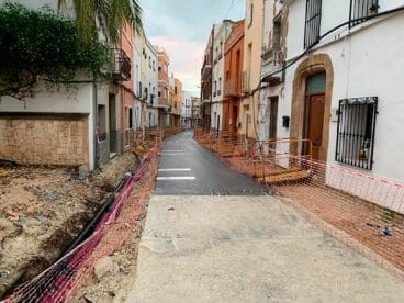 obras inacabadas en la avenida alicante del poble nou de benitatxell