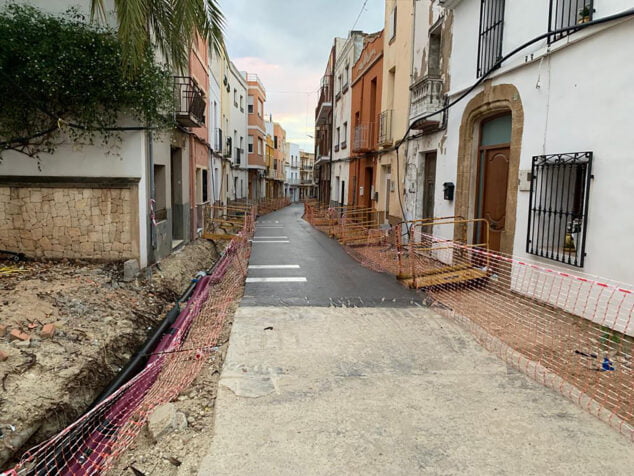 Imagen: Obras inacabadas en la avenida Alicante del Poble Nou de Benitatxell