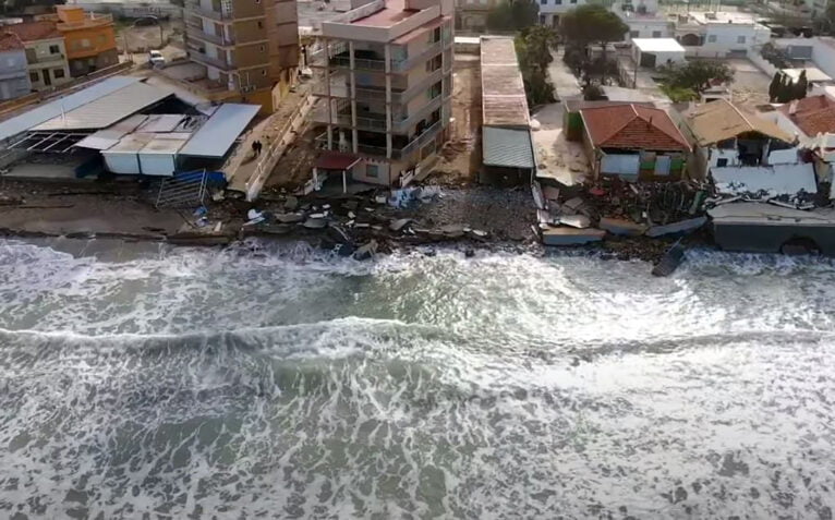 Temporal Gloria en la playa de les Devesses