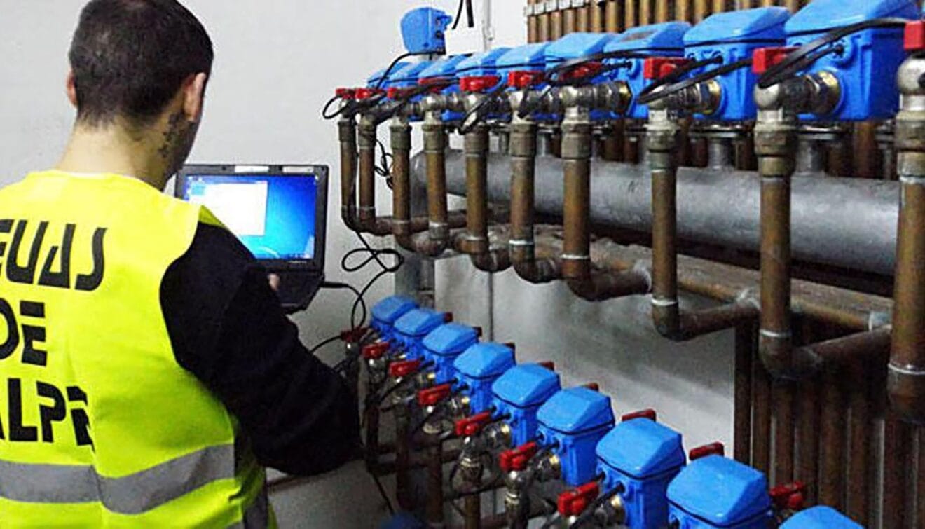 Trabajador de Aguas de Calpe
