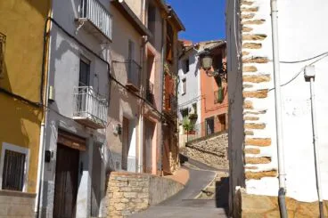 una de las calles de castell de castells