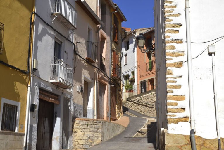 Een van de straten van Castell de Castells