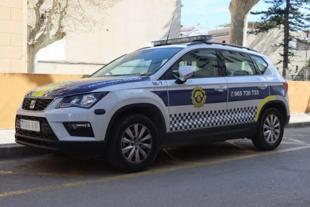 vehiculo de la policia local de benissa archivo