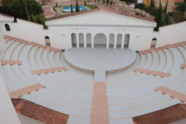 vista del teatro Odeon di Calp dalla Casa della Cultura