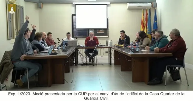 Pedreguer aprueba distintos acuerdos pero desestima echar a la Guardia Civil de la Casa Cuartel 2 Imagen: Votación mocion de la CUP para el uso de la Casa Cuartel de la Guardia Civil