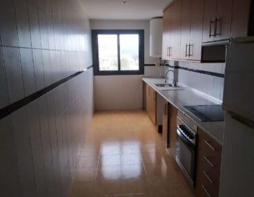 Cocina de la vivienda adquirida para el Plan Social en Pedreguer