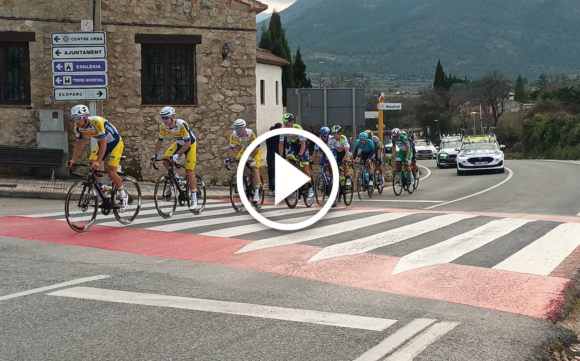 Equipo de la Volta ciclista a la Comunitat Valenciana por Alcalalí