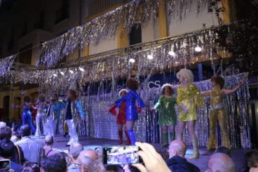 Mamma-Mia-Bühne beim Karneval 2022 in Pego