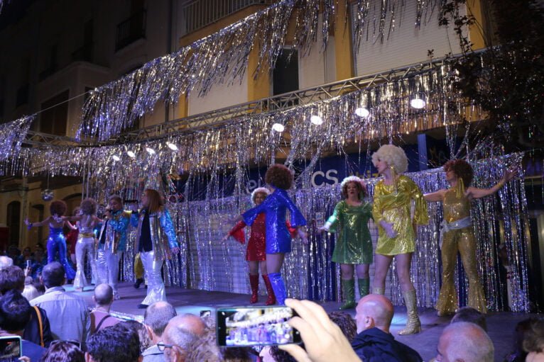Escenario de Mamma Mia en el carnaval de Pego de 2022